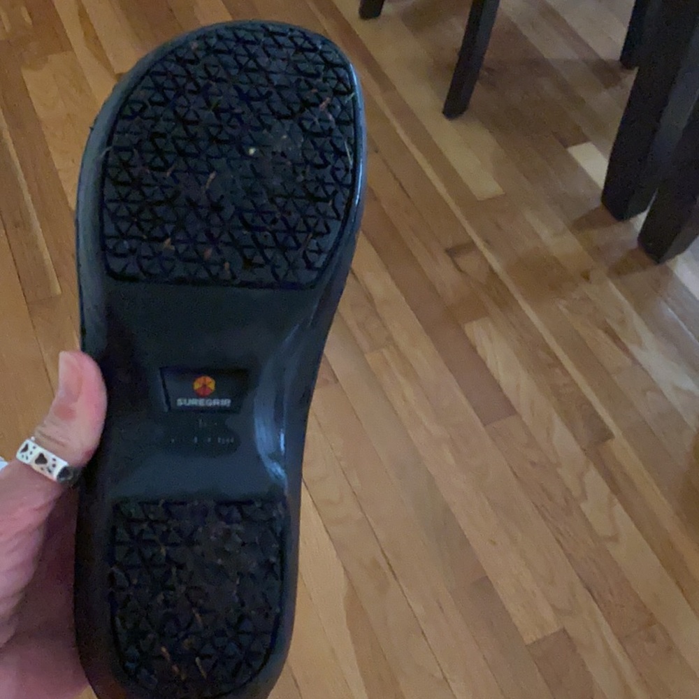 Slip resistant clogs - Picture 3 of 4